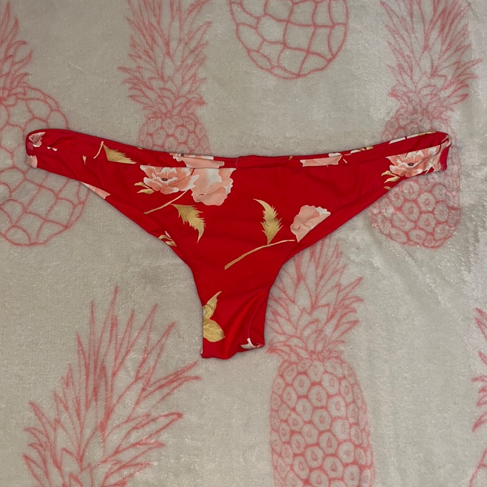 Billabong, skimpy bikini bottom, size medium